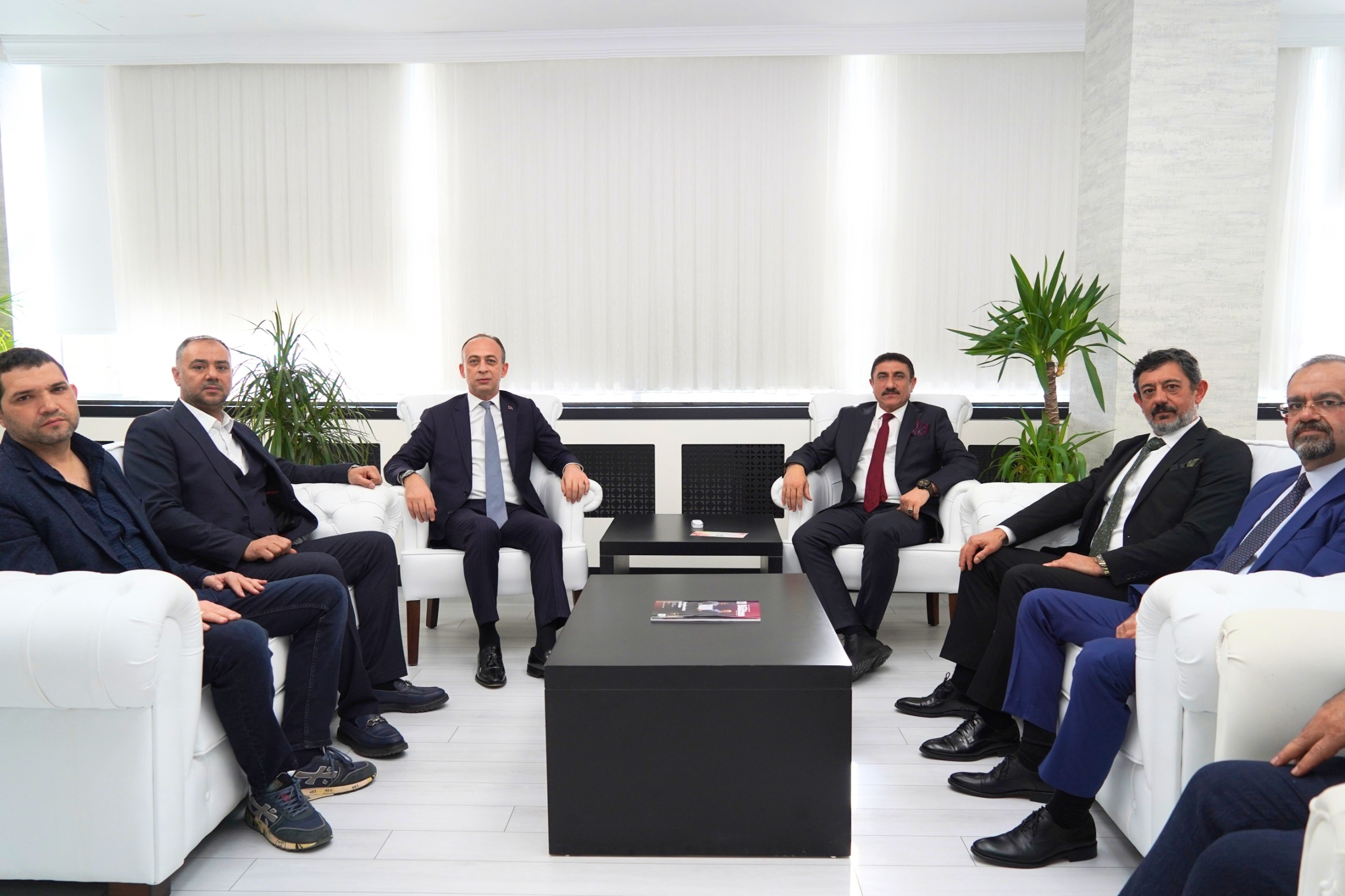 Kilisliler Yardımlaşma ve Dayanışma Derneği Başkanı Hakan Çakıcı, Rektörümüz Prof. Dr. Zekeriya Akman’ı Ziyaret Etti