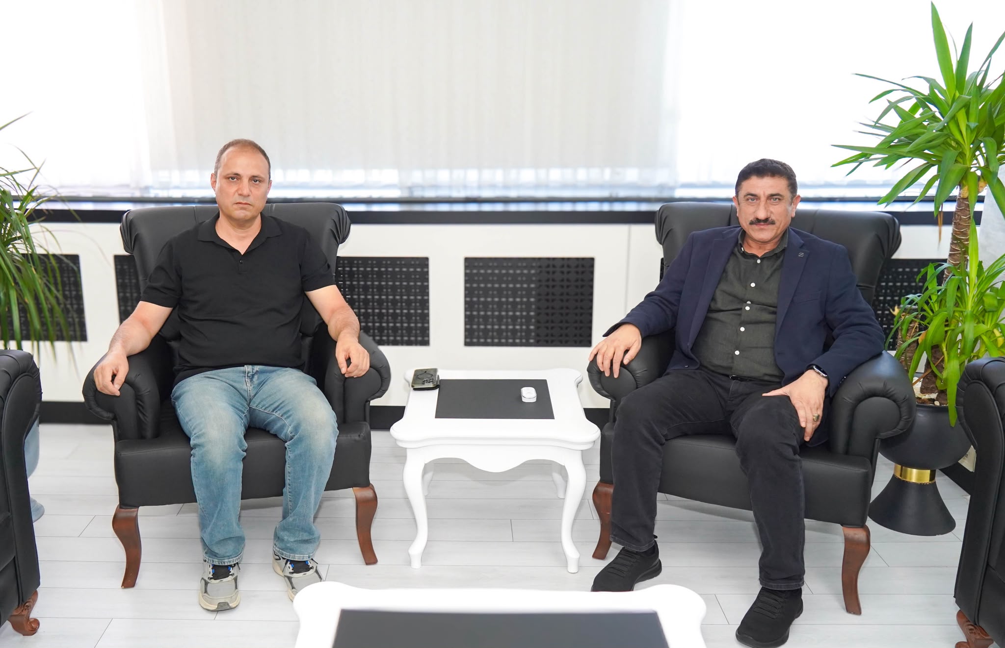زيارة رئيس المحكمة الإدارية في كوتاهية عبد القادر خوشاف إلى رئيس جامعتنا الأستاذ الدكتور زكريا أكمان