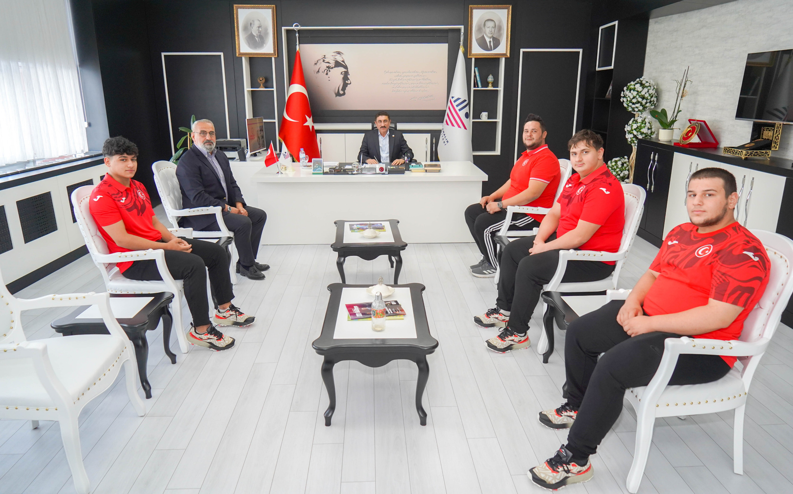 Millî Halter Takımımızdan Rektörümüz Akman’a Ziyaret