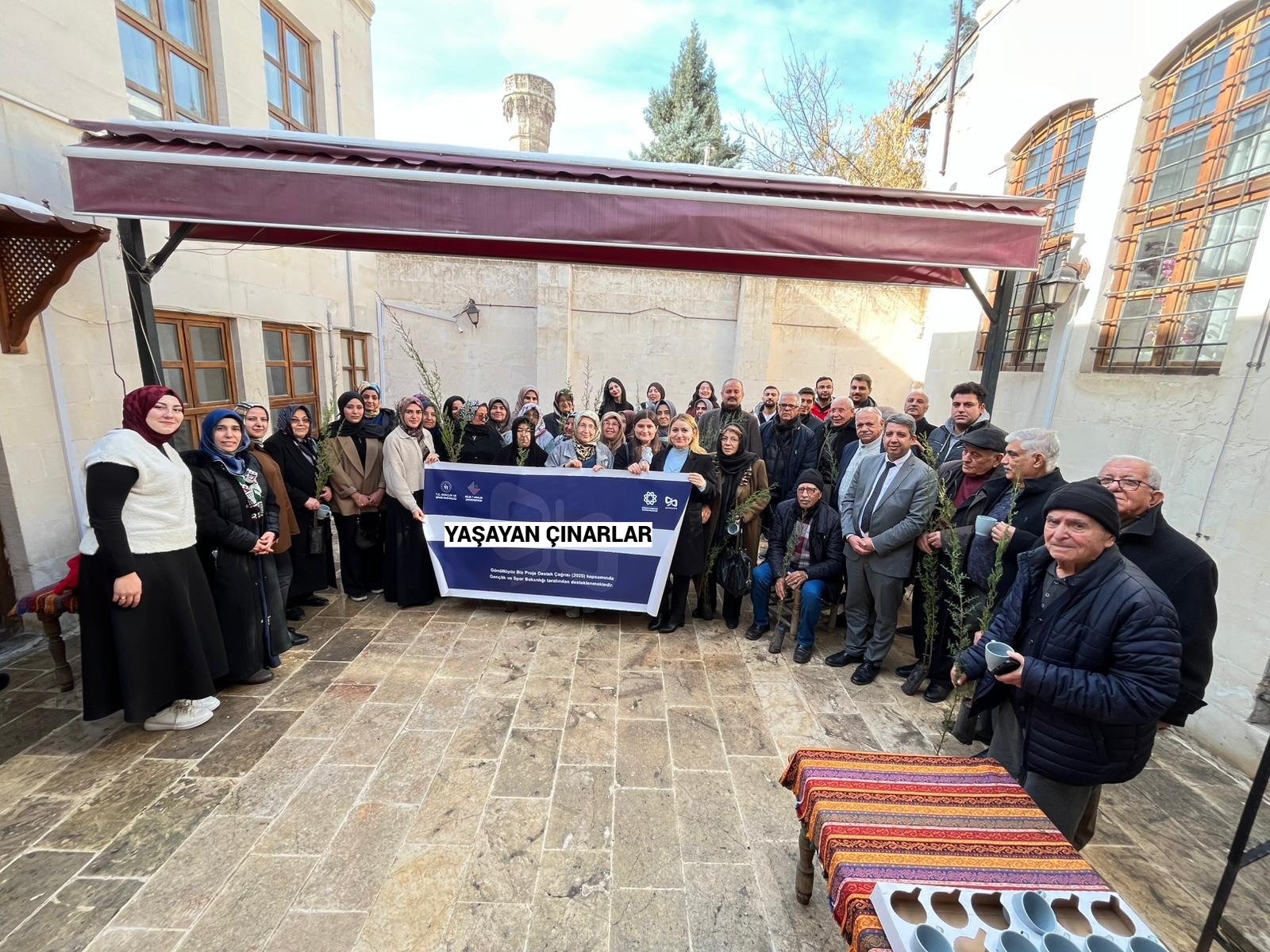 “Yaşayan Çınarlar Projesi” Kapsamında Huzurevi Ziyareti Gerçekleştirildi