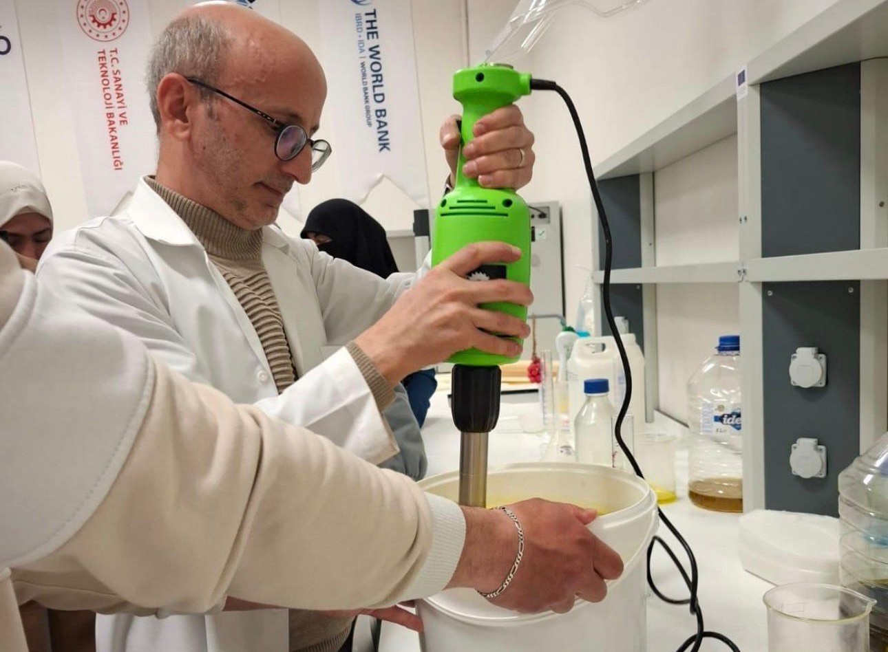 Üniversitemizde Uluslararası Öğrencilerle “Zeytinyağlı Sabun Yapımı Atölyesi” Gerçekleştirildi