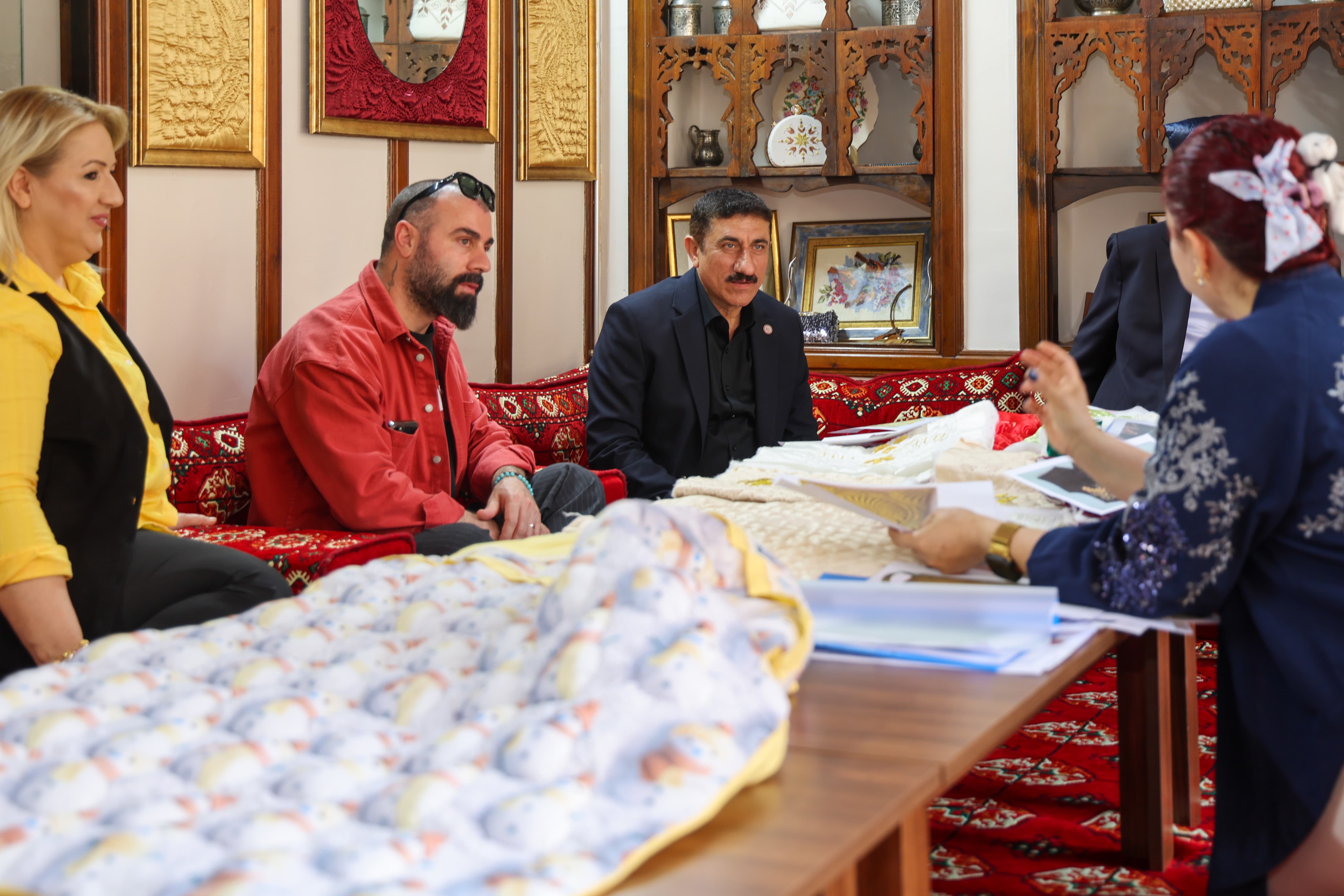 Rektörümüz Akman, Geleneksel El Sanatları Sergisine Katıldı