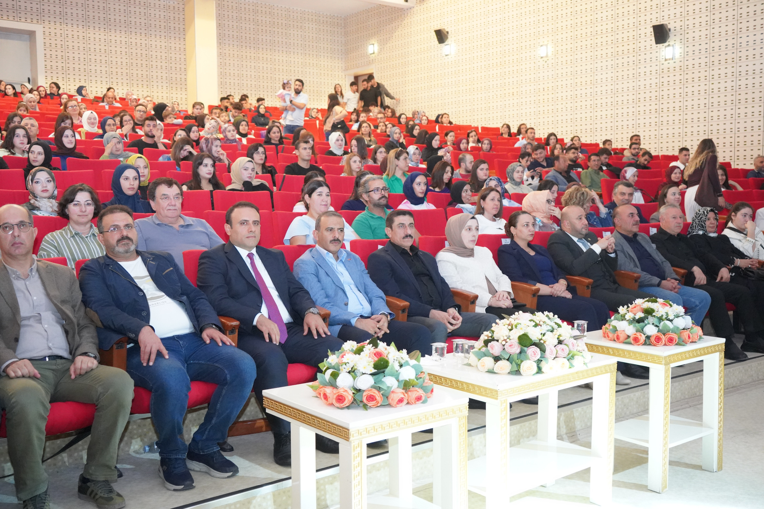 Rektörümüz Akman, Türk Halk Müziği Konserine Katıldı